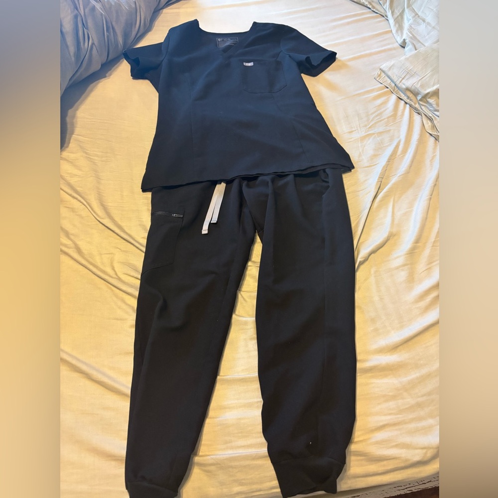 Figs small high waist jogger pants & figs one pocket small top